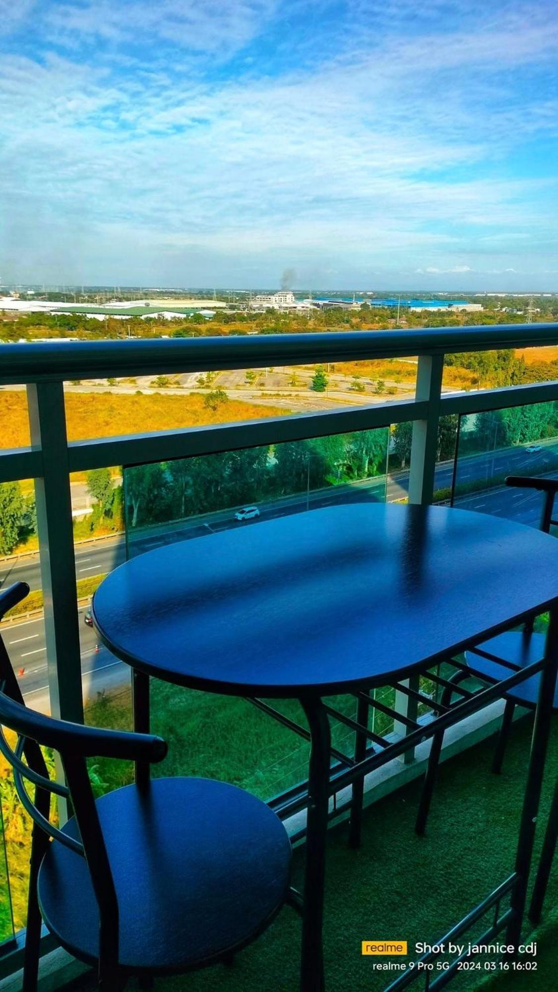 The Aces Crib At Azure North Pampanga Aparthotel ภายนอก รูปภาพ